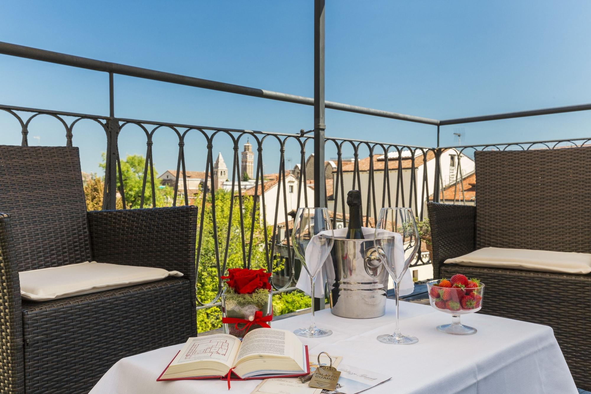 Palazzo Guardi Hotel Venesia Bagian luar foto