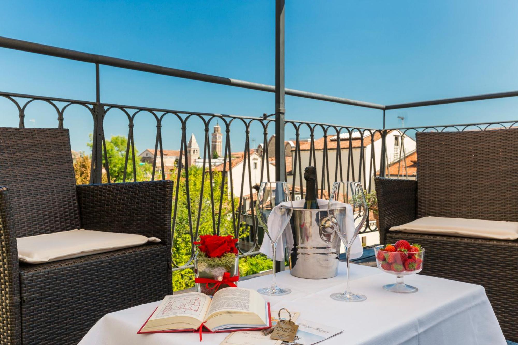 Palazzo Guardi Hotel Venesia Bagian luar foto